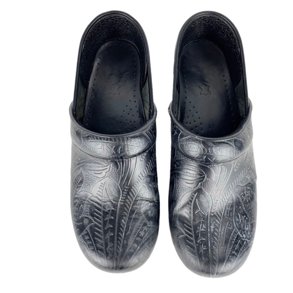 Dansko Black tooled leather professional clogs - Picture 2 of 5